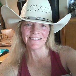 Meet your Posher, Lawana